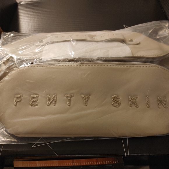 FENTY SKIN- Cosmetic Travel Make-Up Bag. Zippered Bag. New- Never Used - Picture 8 of 10
